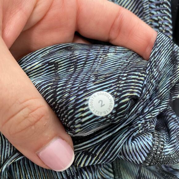 NEW Lululemon Blue Print Fast & Free Leggings Size 2 - Picture 3 of 6